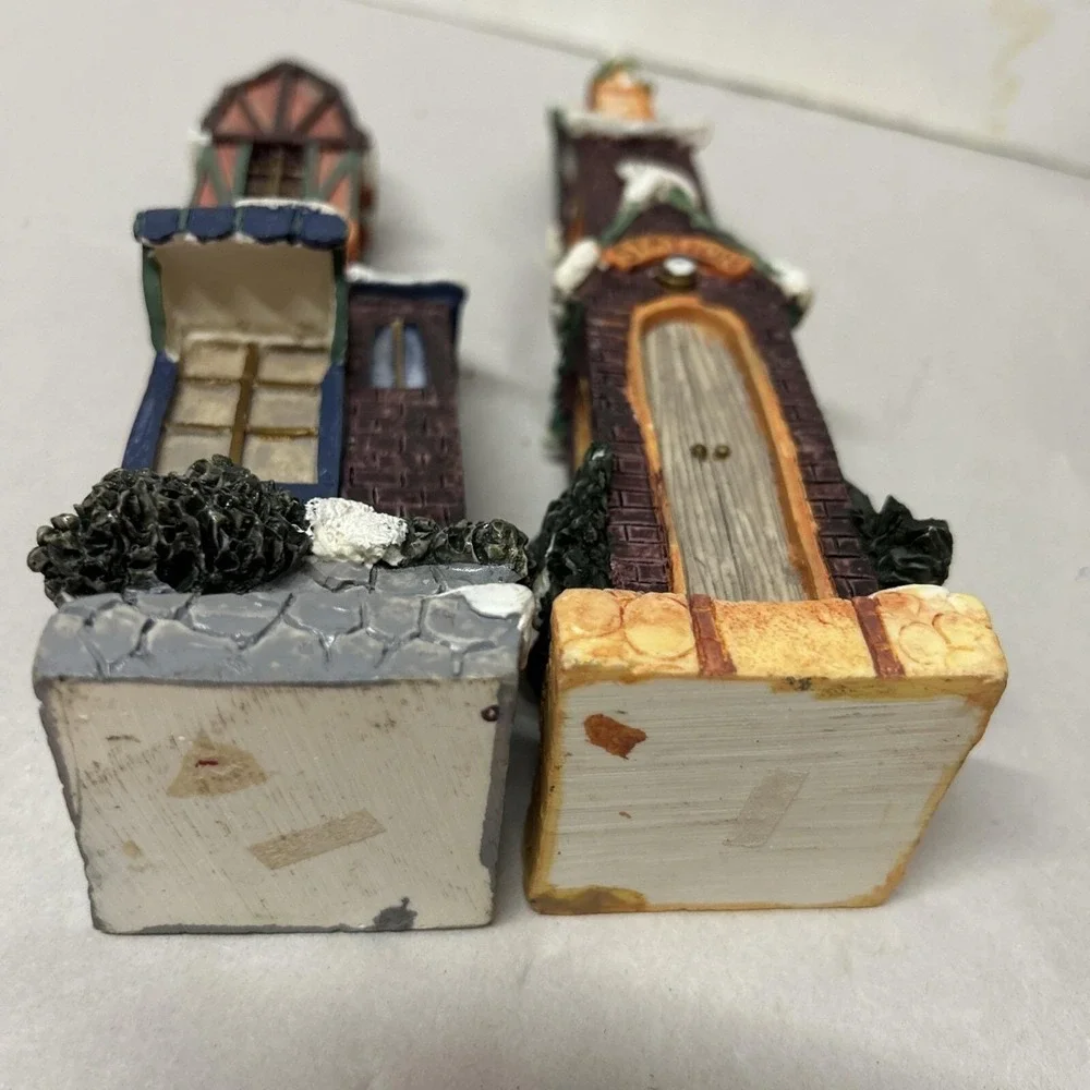 Christmas Village 4 Pieces, Two Pencil Houses, Two Elves, Resin,‎  Display